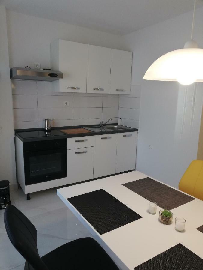 New Renovated Apartment 15 Min From Beach On Foot Pula Exteriör bild